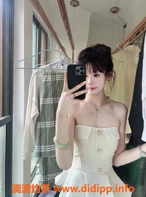 北京楼凤-朝阳肉肉 168cm 45kg 胸C 陪浴口爆服务