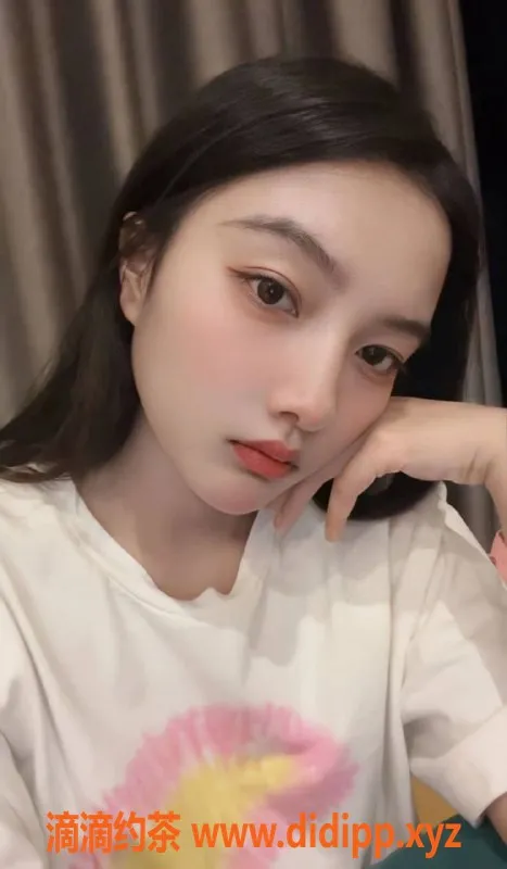 重庆楼凤-大学城师妹，160cm、90斤，甜美服务等你体验！