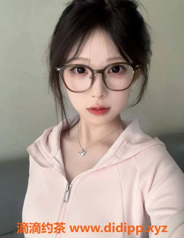 北京楼凤-丰台小迷糊兼职嫩妹，1200p超值体验