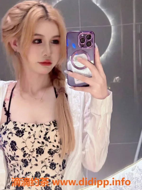 广州楼凤-天河许初蒽，课费700p优质体验