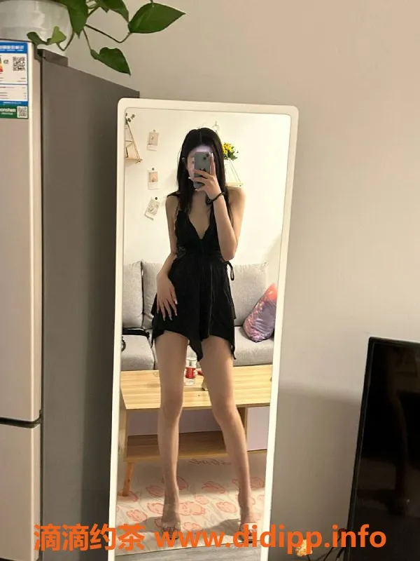 重庆楼凤-小忆，169cm身高，热情服务，性价比高！