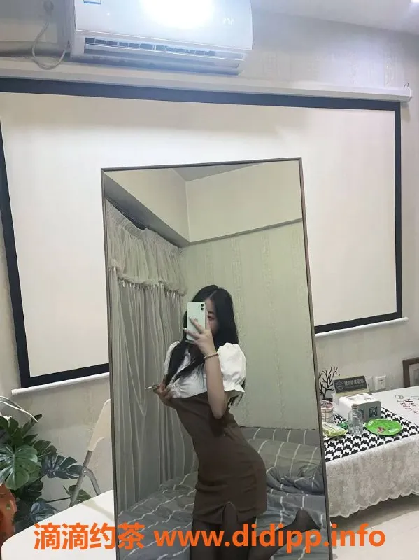 成都楼凤-成都金牛区悠悠，18岁嫩妹服务，600元/小时