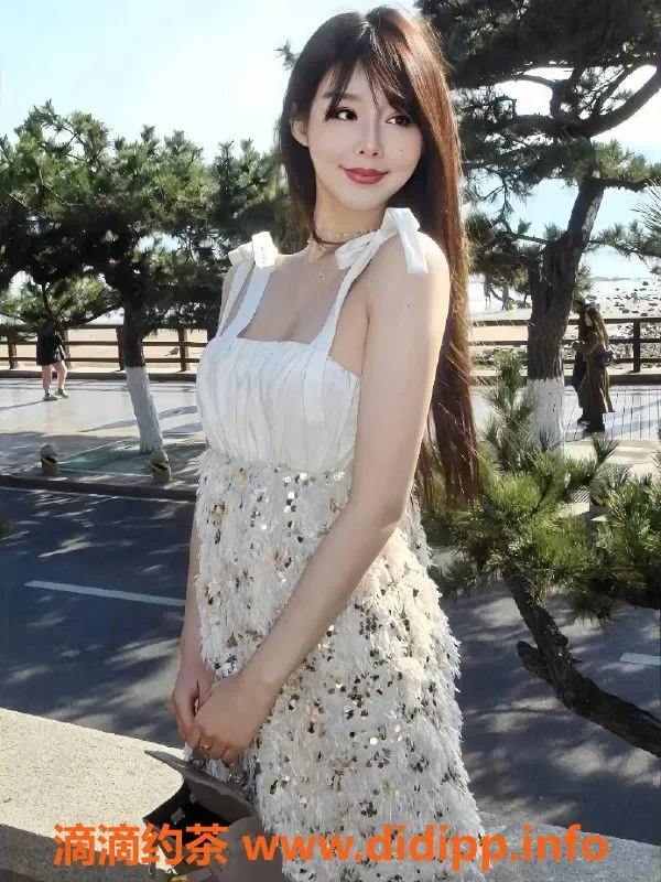 深圳楼凤-宝安依依，1200元舌吻足交服务