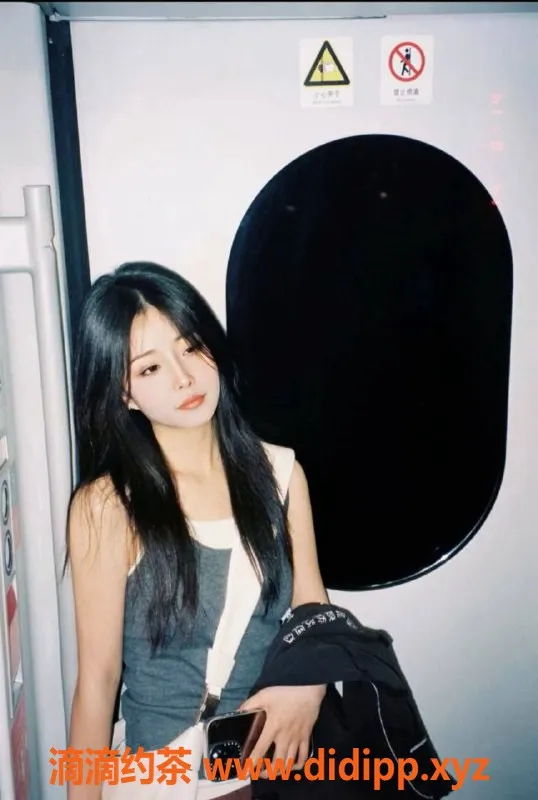 杭州楼凤-琪琪小网红，热辣身材，超值享受