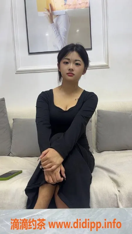 成都楼凤-成华区童颜巨乳嫩妹推荐，18岁D奶优质服务