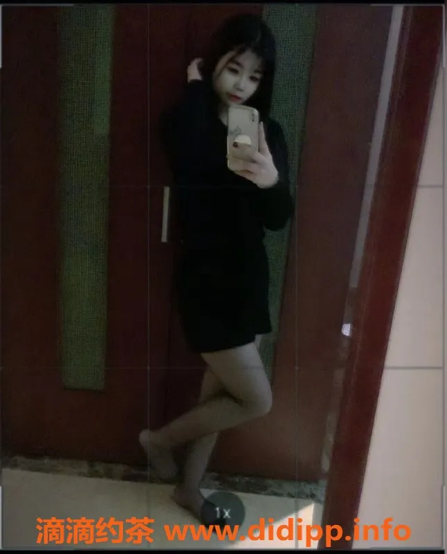 长沙楼凤-雨花区小西柚，500元享六九舌吻服务