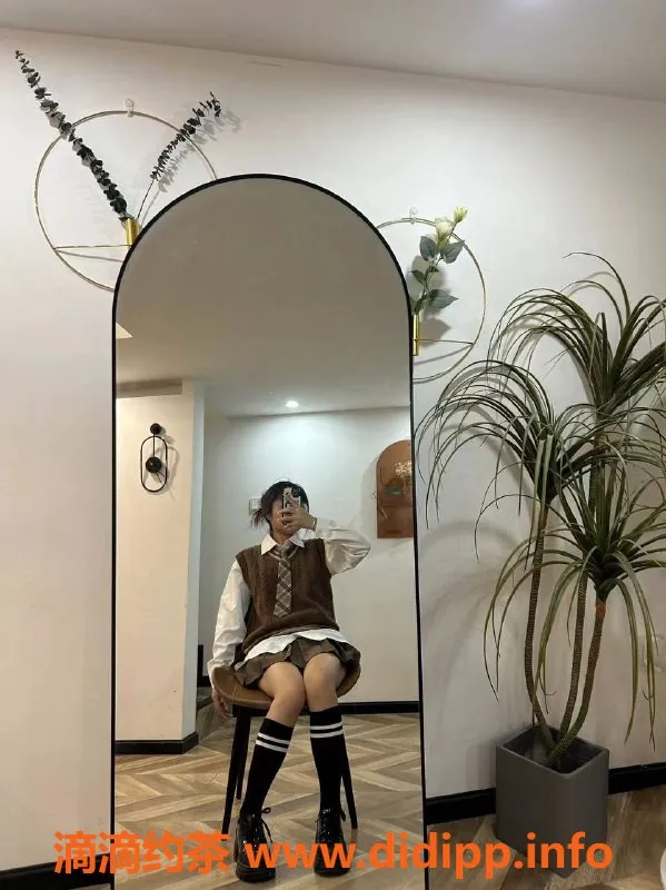 成都上门服务-包菜19岁嫩妹，158身高，超值500元体验