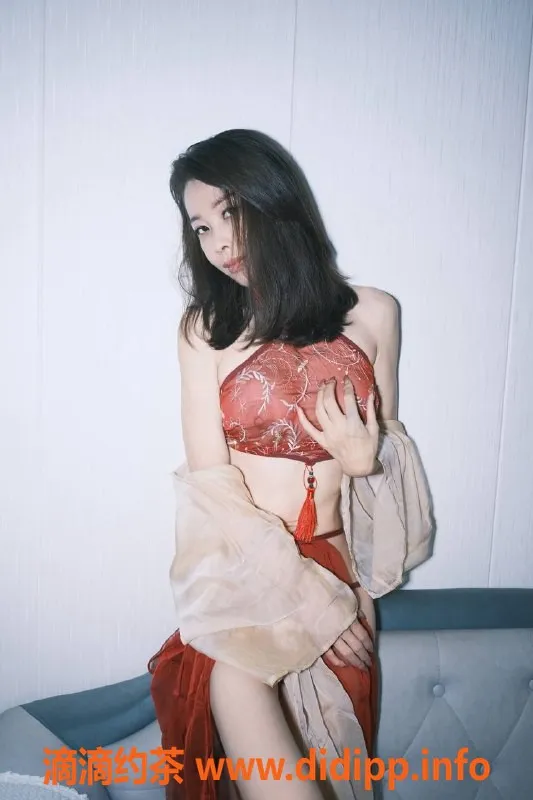 厦门楼凤-湖里洋洋御姐，700元/pp舌吻服务