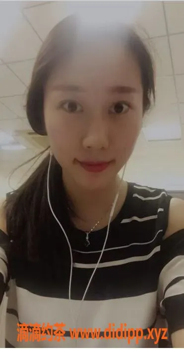 深圳楼凤资源信息,罗湖兼职小璇，25岁163cm，500元45分钟