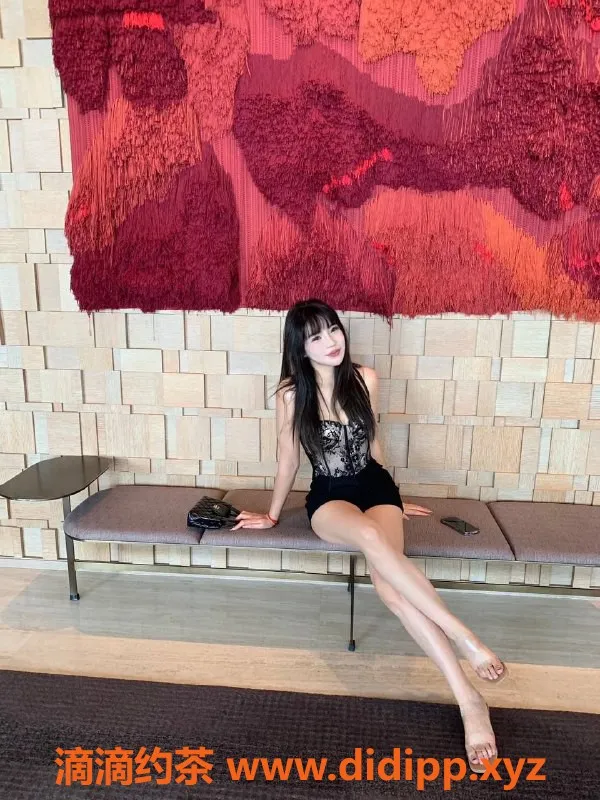 广州楼凤资源信息,天河御姐莎莎，性感的大长腿，9P优惠等你来体验！