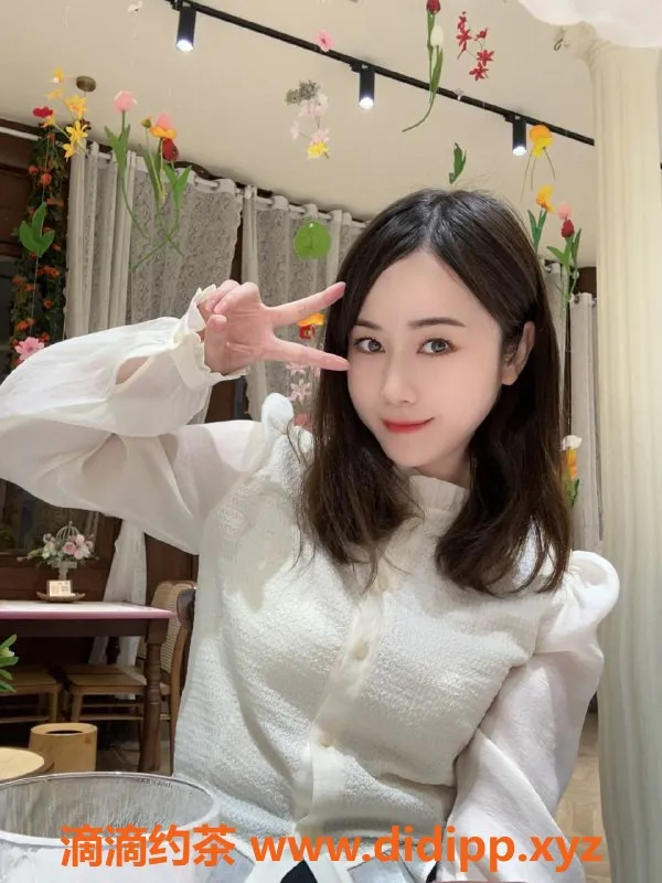 长沙楼凤-雨花区26岁画画妹，48kg B+罩杯热情服务