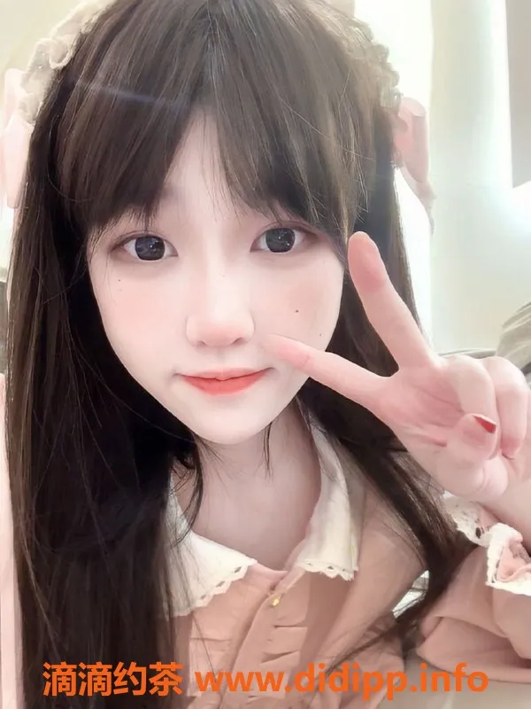 成都楼凤-成都驷马桥小糖宝，18岁嫩妹，700元60分钟