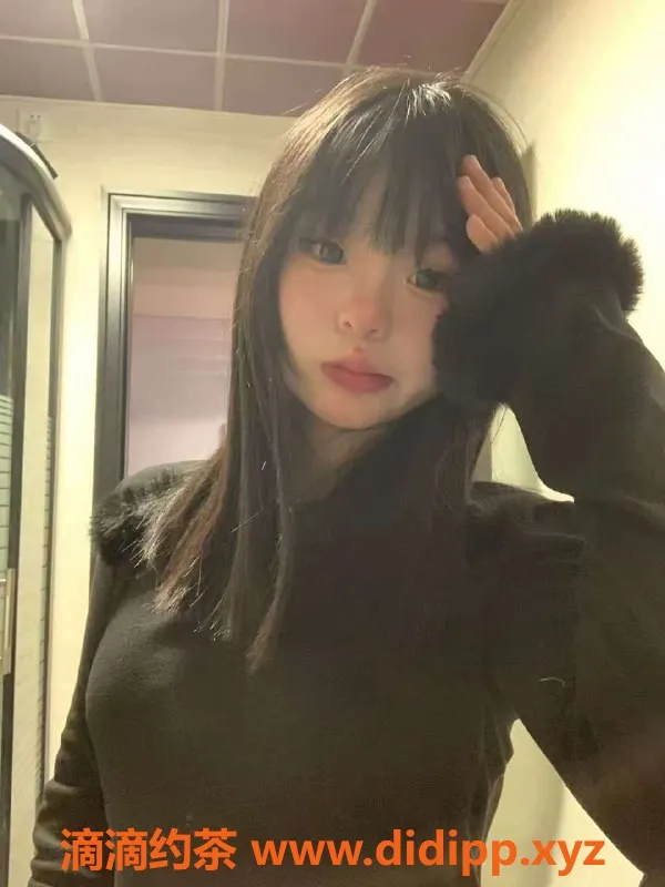 成都楼凤-四川丸子，16岁嫩妹，身高163，体重94，500元超值三件套服务