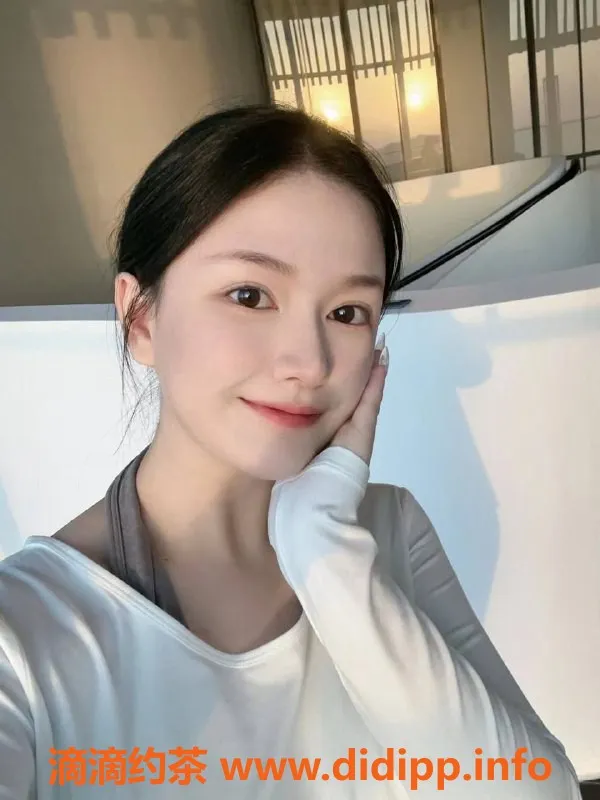 深圳楼凤-南山区小羽毛，身材火爆服务超赞