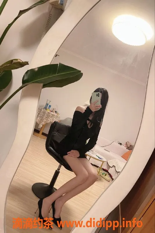 北京spa会所-朝阳御姐美甲师，170长腿丝足派对