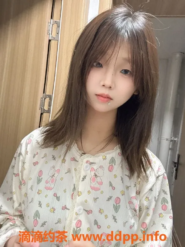 成都楼凤-武侯区嫩妹小兔叽，160cm，45kg，甜美代聊