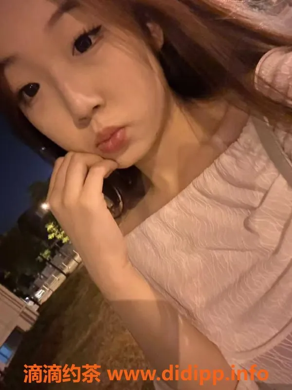 长沙楼凤-雨花区雅琴，173cm/50kg，19岁高颜值妹子