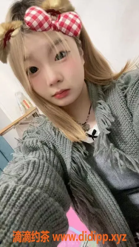 成都楼凤资源信息,成都17岁巨乳妹星星，身高155，服务优质，500元一次