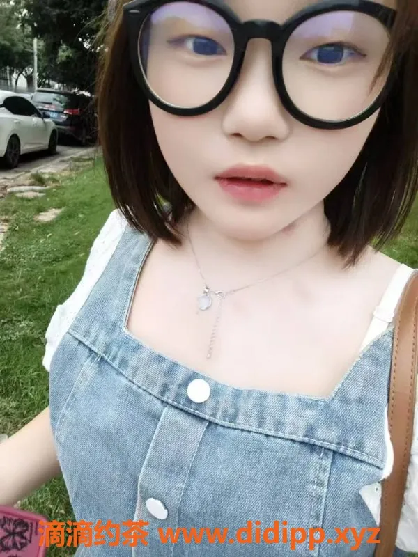 成都楼凤-成都奶茶妹，18岁，600元60分钟服务