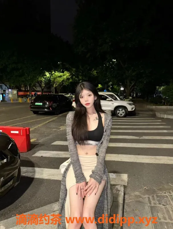 深圳楼凤-深圳龙华小C，162cm，93斤，千元服务！