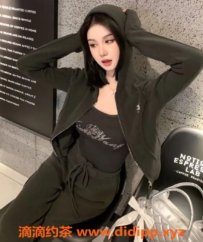 上海楼凤-奶西，浦东陆家嘴 一字马女神 170CM 45KG