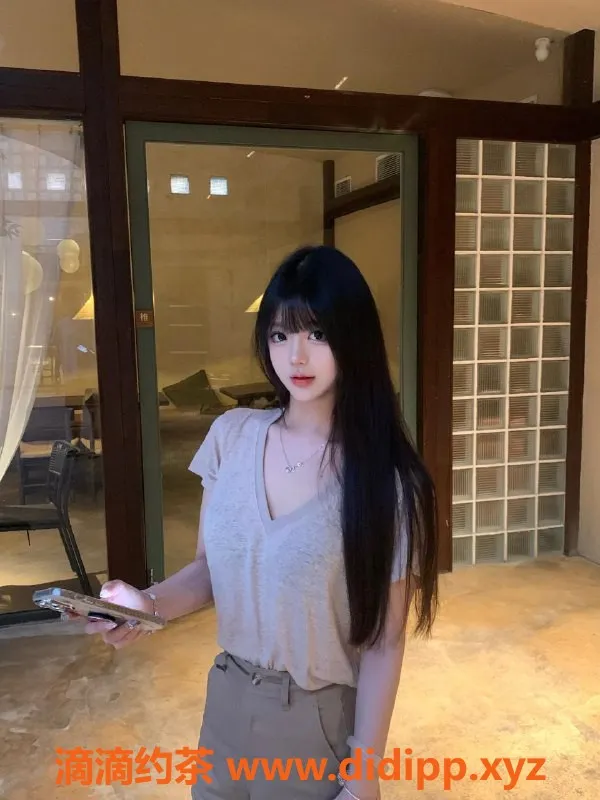 深圳楼凤-深圳旺仔仔，20岁165cm站稳足交嫩妹