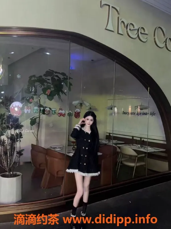 深圳楼凤-深圳龙华小奶猫，19岁170C，超萌嫩妹