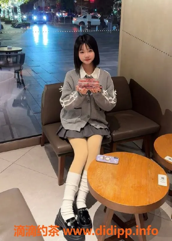 上海楼凤-闵行小若若，中日混血嫩妹，1200P起