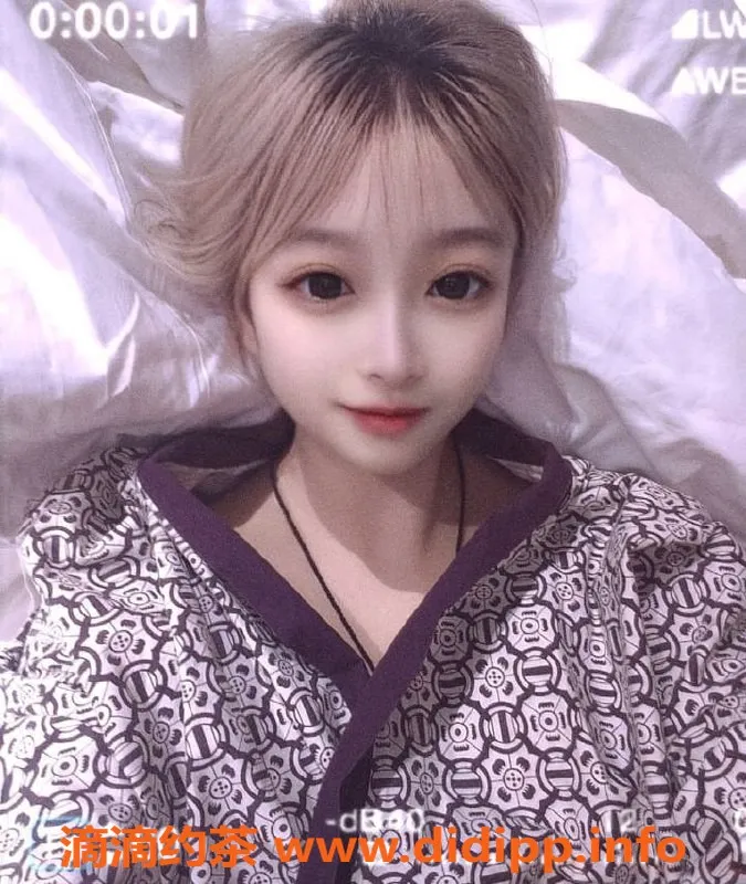 上海楼凤-普陀金小鱼，172cm大胸学生，服务超值