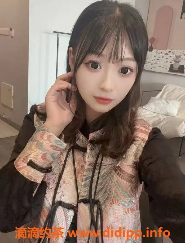 上海楼凤-普陀金小鱼，172cm大胸学生，服务超值