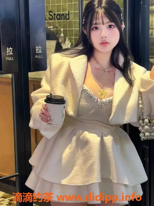 上海楼凤-闵行泡泡，163身高大胸D+，800P开启甜蜜体验