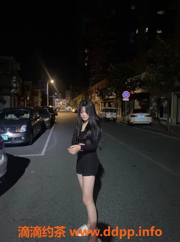 广州楼凤-天河嫩妹小宝，6P鸳鸯浴服务等你来体验！