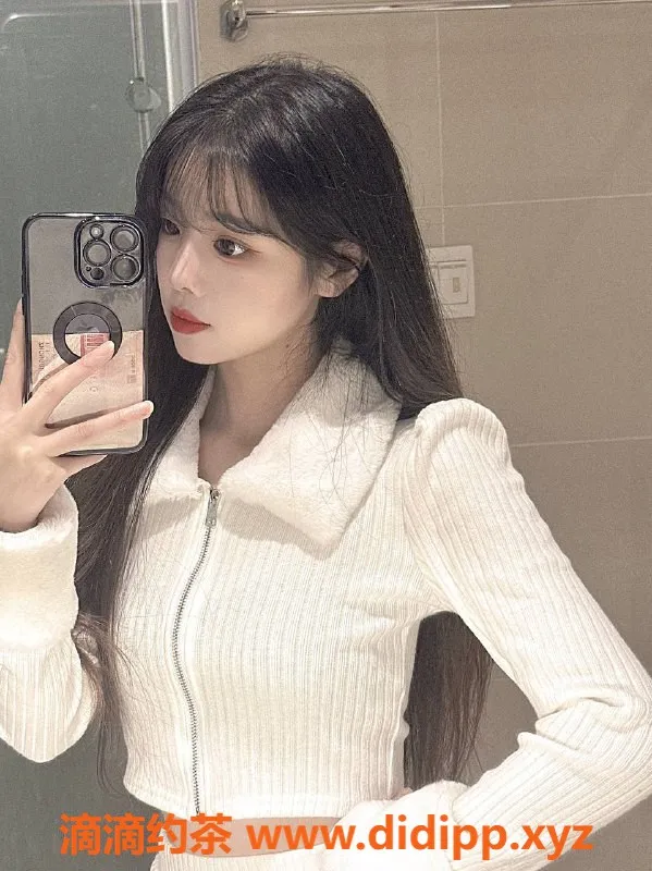 长沙楼凤-雨花区玲玲：162cm、20岁、B罩杯，600元起服务