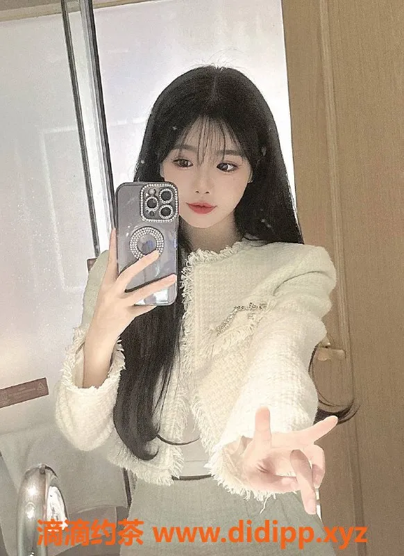 长沙楼凤-雨花区玲玲：162cm、20岁、B罩杯，600元起服务