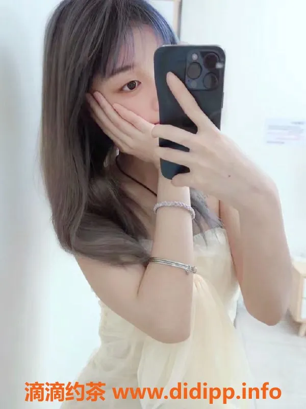 成都楼凤-成都喵喵15岁排骨精，600元60分钟服务体验