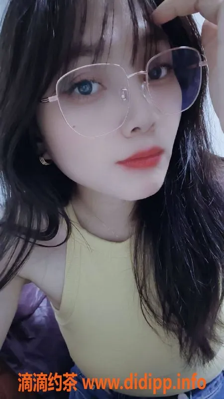 杭州楼凤-萧山20岁大学生乔妹，市场价800p，私密服务超满意