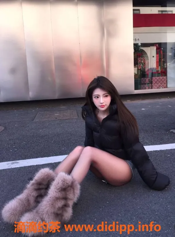 杭州上门服务-滨江22岁F杯美眉，45kg热情服务等你来约