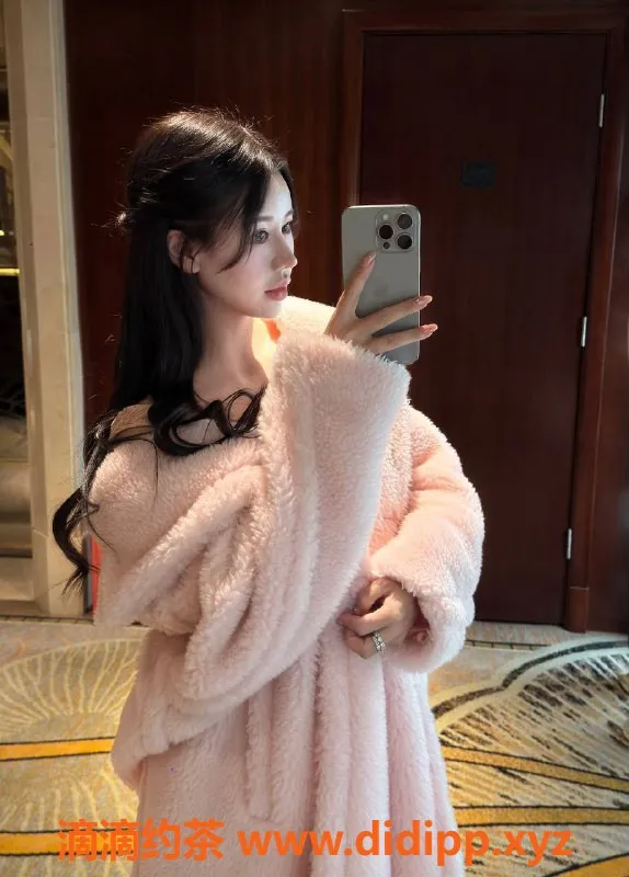 成都上门服务-成都小何，163身高，90斤，20岁只上门