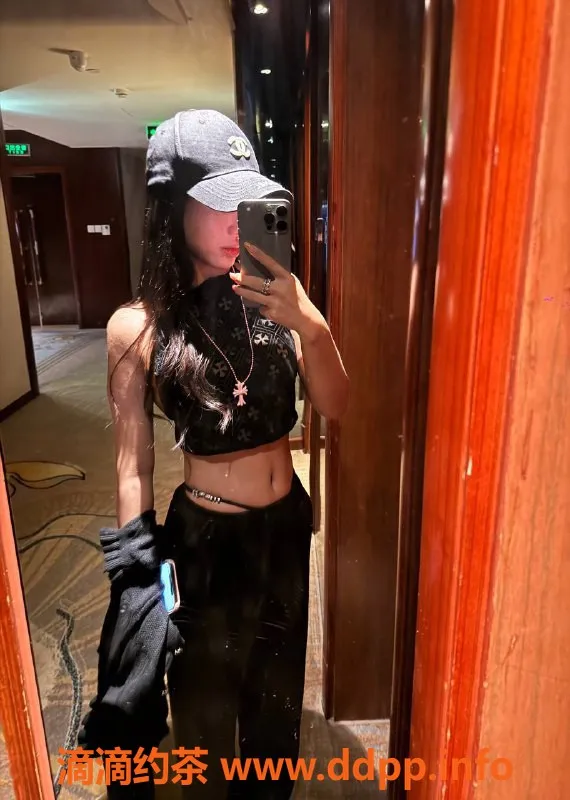 成都上门服务-成都小何，163身高，90斤，20岁只上门