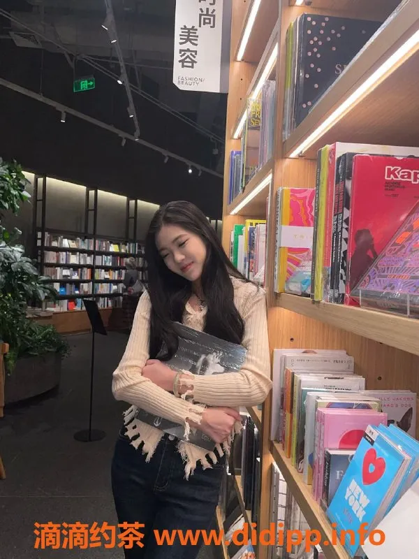 深圳楼凤-福田温亦瑶，19岁嫩妹，胸B，998价格