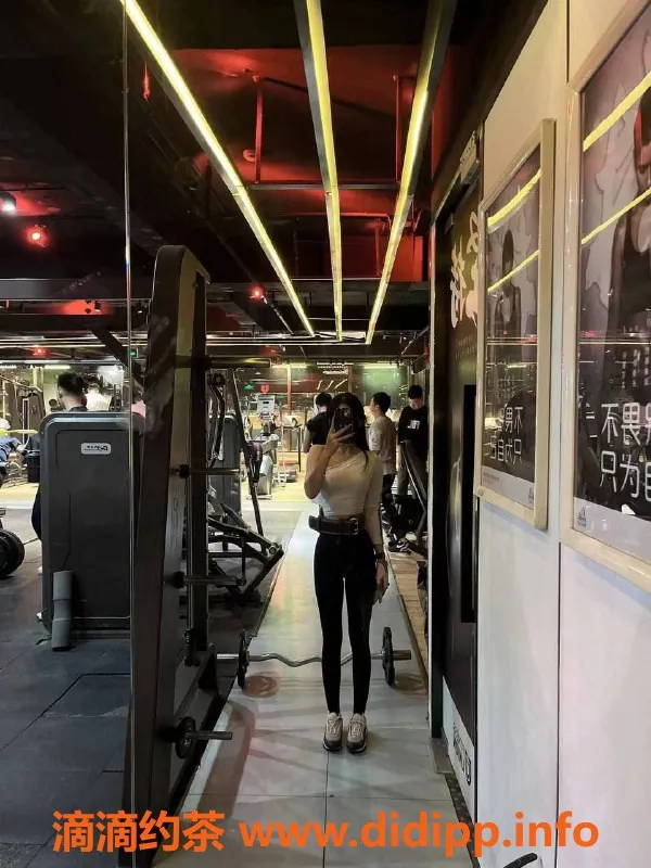 上海楼凤-闵行22岁御姐星柔，900元开启美好体验