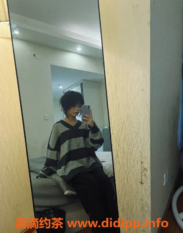 成都楼凤-成都嫩妹小米粥，156cm巨乳派对，600元起