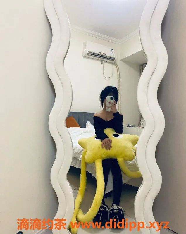 成都楼凤-成都嫩妹小米粥，156cm巨乳派对，600元起