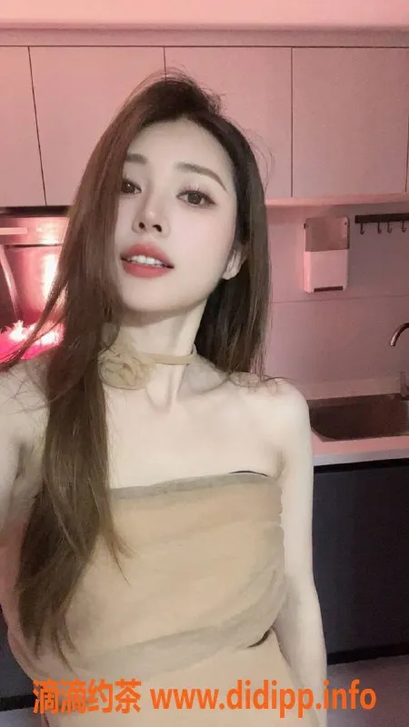 福州楼凤-台江区22岁伊伊，60分钟800元起，身高160cm