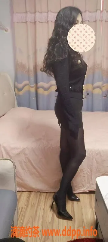 北京抓龙筋-朝阳西坝河混血熟女安摩女郎，身材苗条，深六九服务