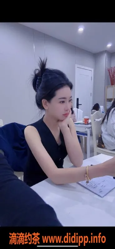 成都楼凤-成都乐瑶：165cm高颜值，900元享亲密服务