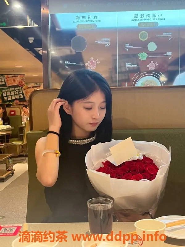 重庆楼凤资源信息,成都老师佳佳短期在重庆，性价比高