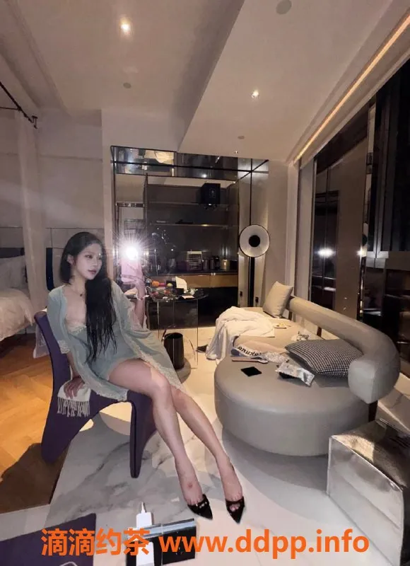 杭州楼凤-上城若清，巨乳嫩妹，69互舔服务