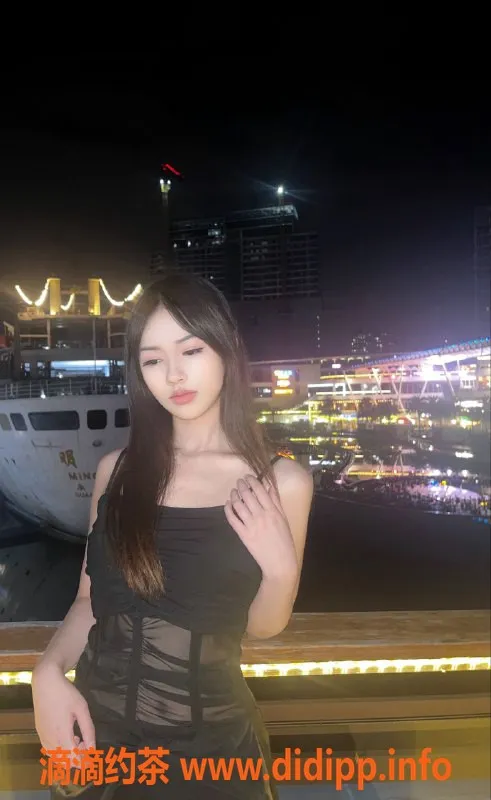 深圳楼凤-龙华晨露，22岁，165-169，900P起，舌吻服务