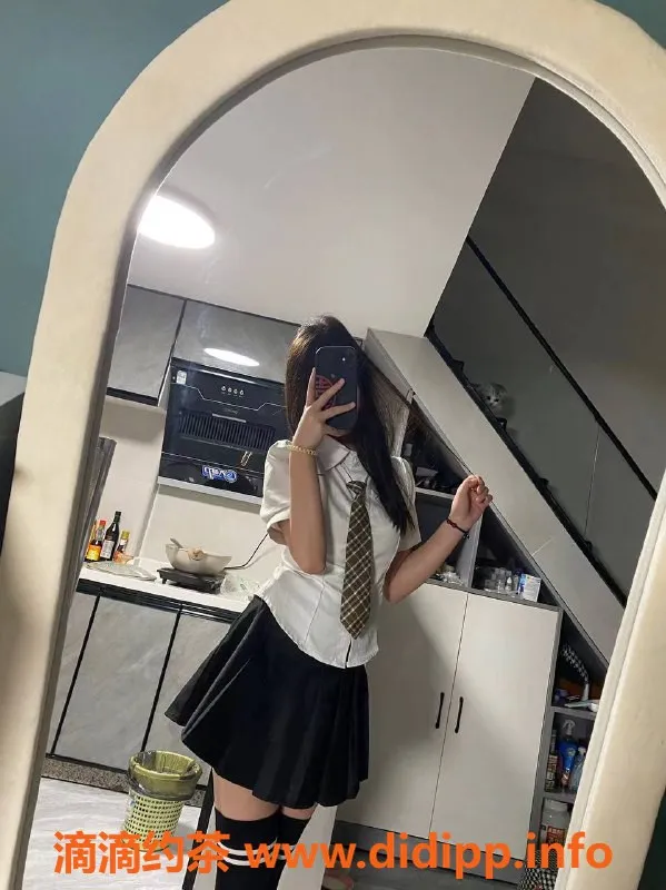 深圳楼凤资源信息,宝安霞霞：18岁嫩妹，165cm，1200元起